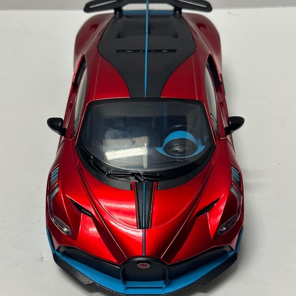 1:18 Bugatti Divo Metal Diecast With LED headlight & Taillight Red - Picture 2 of 7